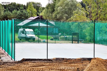 Budowa ogrodzenia do tenisa, co trzeba pamiętać przy projektowaniu?